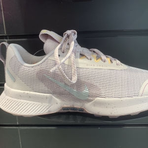 Giầy sneaker